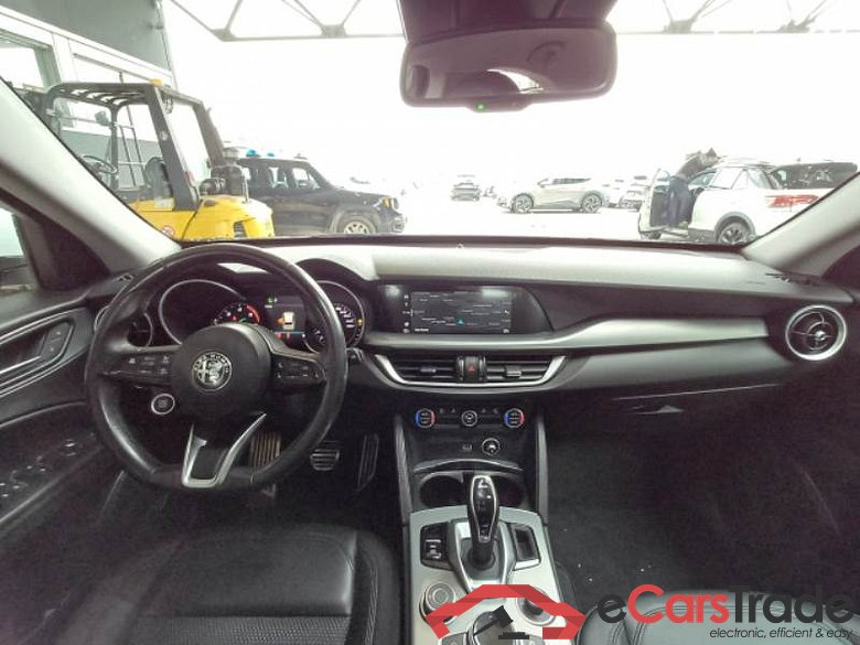 ALFA ROMEO STELVIO / 2017 / 5P / SUV 2.2 TURBO DIESEL 190CV SPRINT AT8 Q4 #3