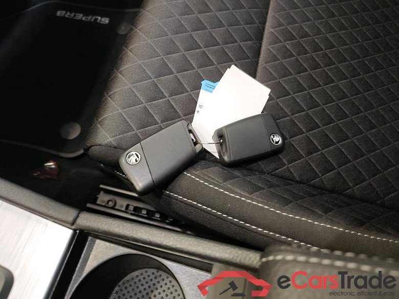 SKODA Superb Combi 110 kW #6