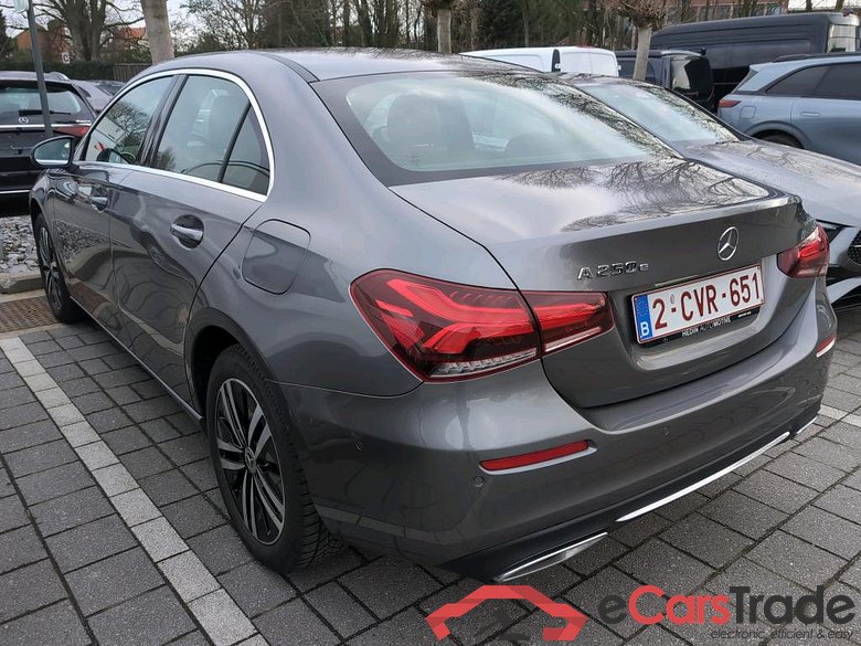 MERCEDES-BENZ A-CLASS LIMOUSINE 1.3 A 250 E LUXURY LINE DCT #3