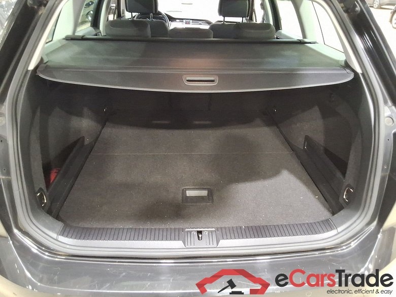 VOLKSWAGEN PASSAT VARIANT DIESEL - 2019 1.6 TDi SCR Style Business DSG #3