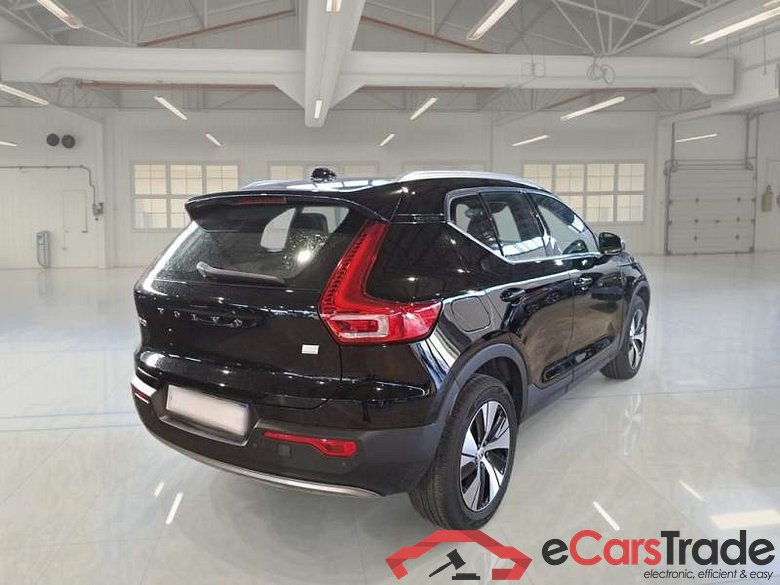 VOLVO XC40 / 2017 / 5P / SUV T5 PLUG-IN HYBRID AUTO RECH INSCRIP EXPR #2