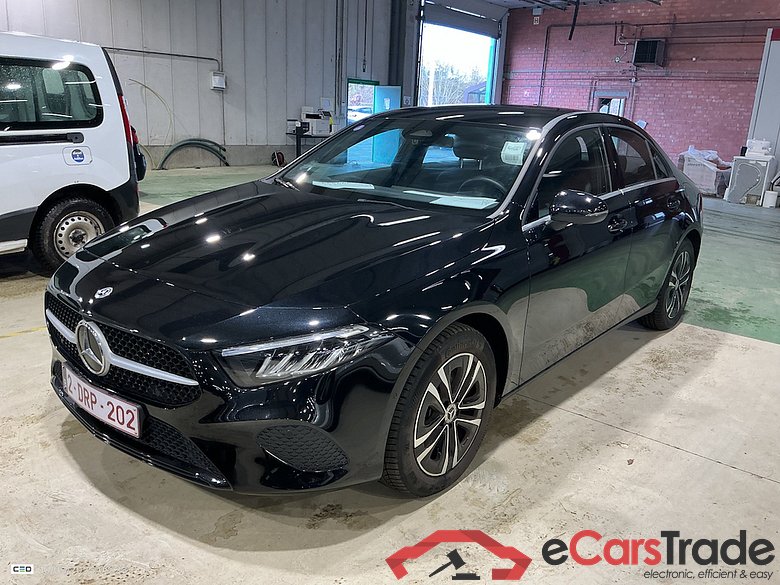 MERCEDES-BENZ A-CLASS LIMOUSINE 1.3 A 250 E BUSINESS SOLUTION DCT #1