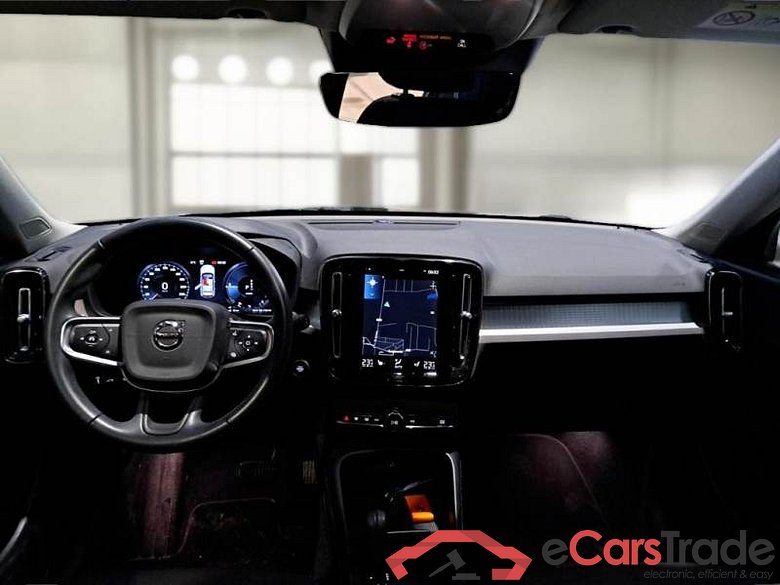 VOLVO XC40 / 2017 / 5P / SUV T4 PLUG-IN HYBRID AUTO RECH INSCRIP EXPR #3