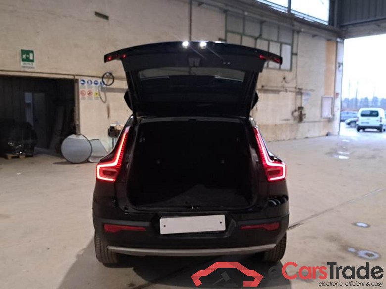 VOLVO XC40 / 2017 / 5P / SUV T4 PLUG-IN HYBRID AUTO RECH INSCRIP EXPR #5