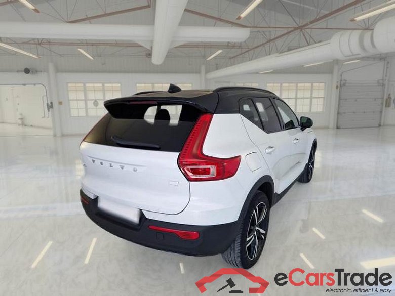 VOLVO XC40 / 2017 / 5P / SUV T4 PLUG-IN HYBRID AUTO RECHARGE R-DESIGN #2