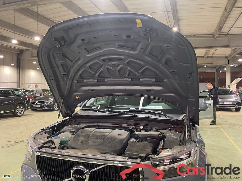 VOLVO XC40 1.5 T2 MOMENTUM CORE #6