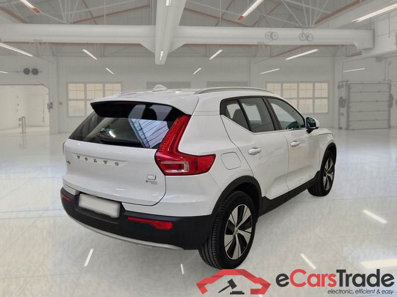 VOLVO XC40 / 2017 / 5P / SUV T4 PLUG-IN HYBRID AUTO RECH INSCRIP EXPR #2