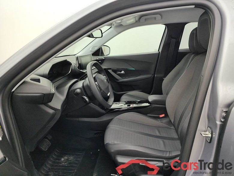 PEUGEOT E-2008 50 kWh Allure 5d #3