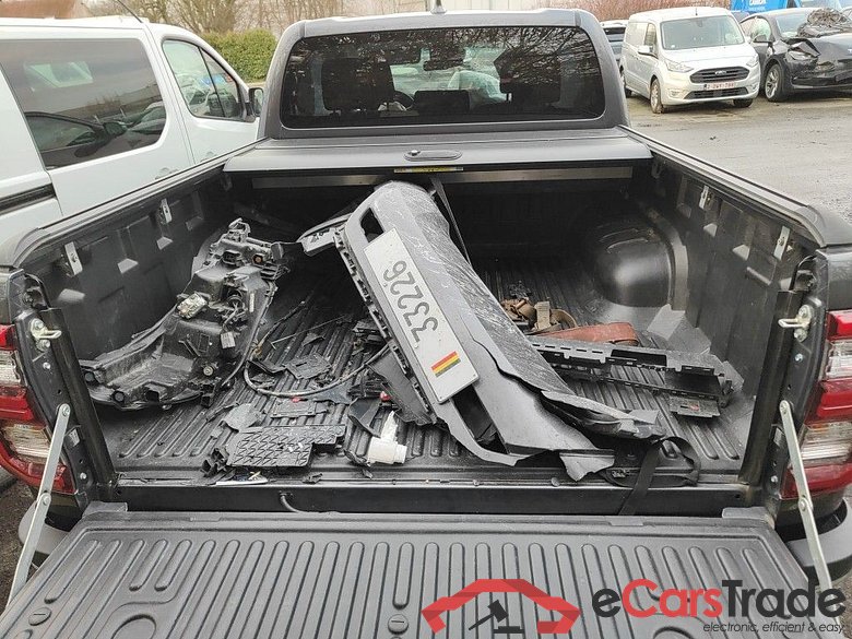Toyota Hilux 2.4 D-4D Double Cab Comfort 4d !!!! Damaged car !!!! #4
