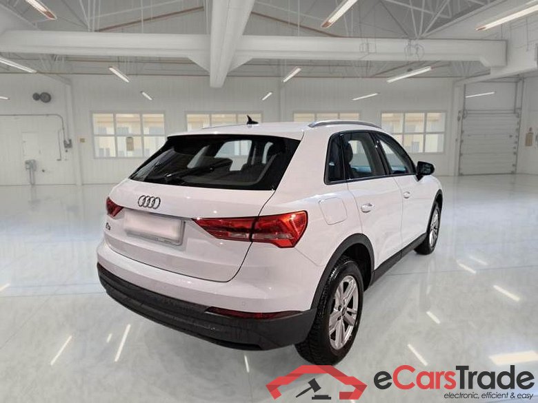 AUDI Q3 / 2018 / 5P / SUV 45 TFSI E S TRONIC BUSINESS #2
