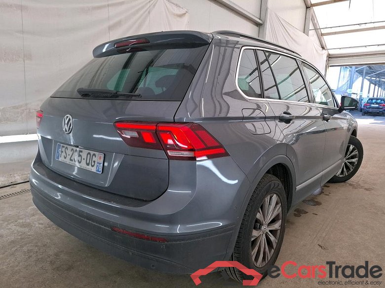 VOLKSWAGEN Tiguan / 2016 / 5P / SUV 2.0 TDI 150 DSG7 Confortline Business #3