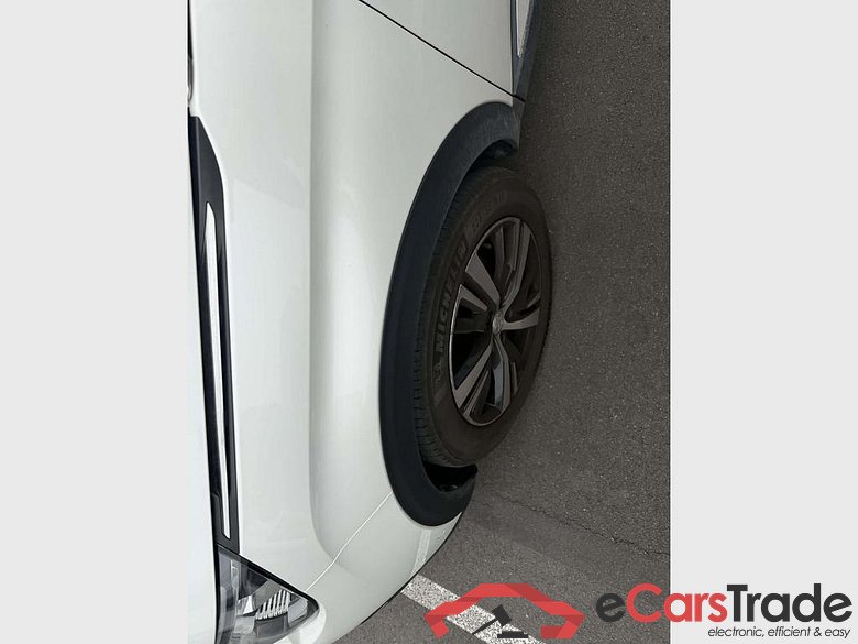 PEUGEOT 5008 1.2 PureTech Allure #2