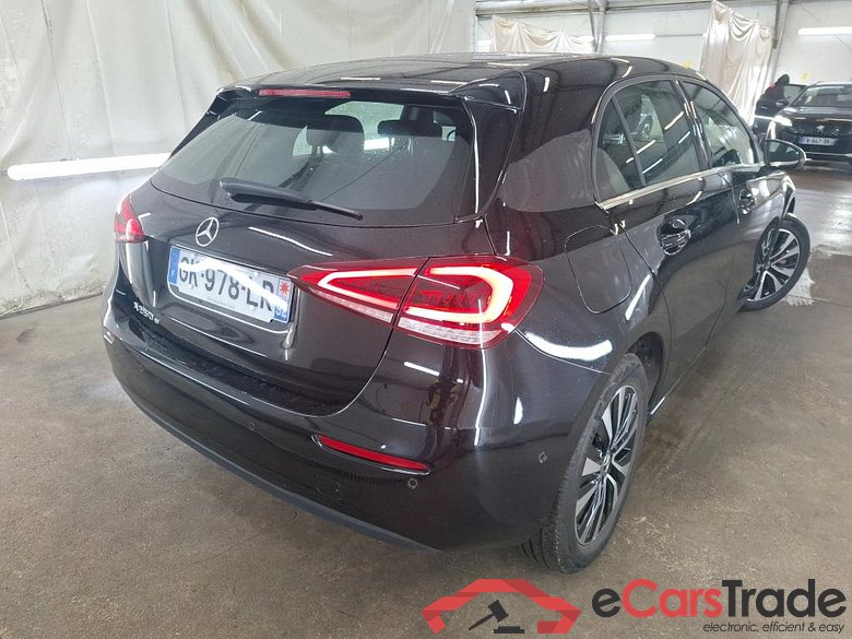 MERCEDES-BENZ Classe A Compact / 2018 / 5P / Berline A 250 e Business Line 8G-DCT #3
