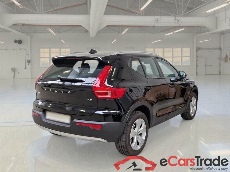 VOLVO XC40 / 2017 / 5P / SUV T2 MOMENTUM #2