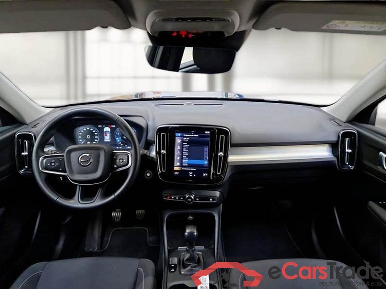 VOLVO XC40 / 2017 / 5P / SUV T2 MOMENTUM #3