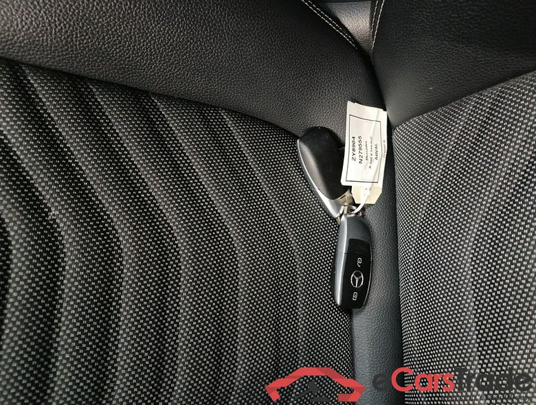 MERCEDES CLASSE A DIESEL (W177) A 200 d 150 Business Solution (EU6AP) 5d #4