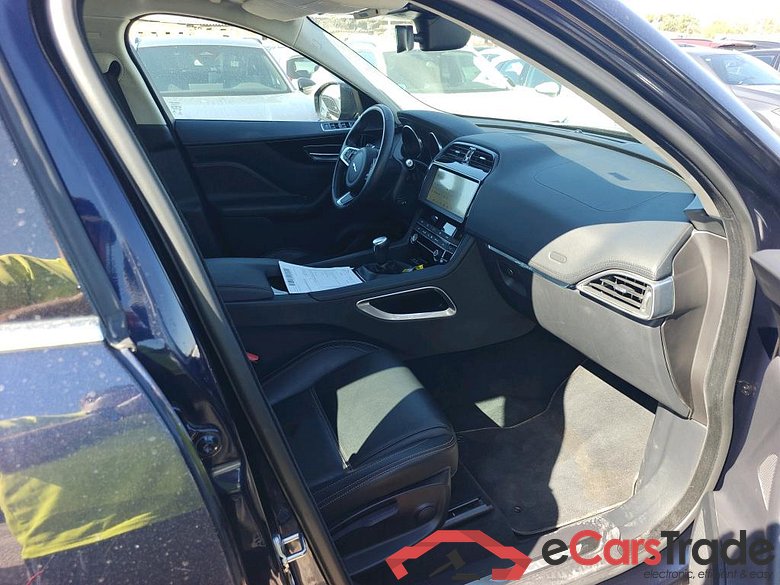JAGUAR F-Pace / 2015 / 5P / todoterreno 2.0L i4D 120kW Prestige #6