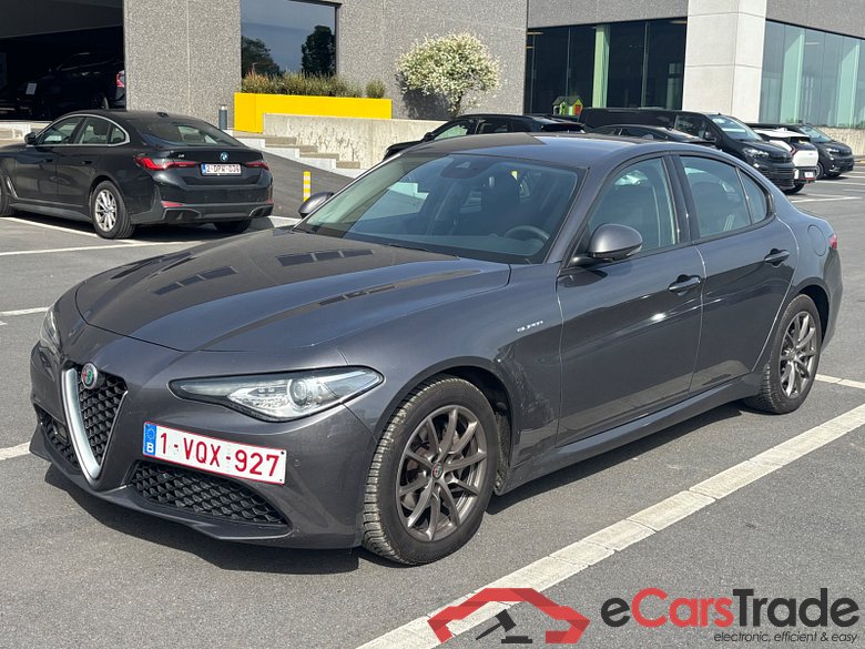 Alfa Romeo Giulia 2.2 MJD Super Aut. LED-Xenon KeylessGo Klima PDC ... #1