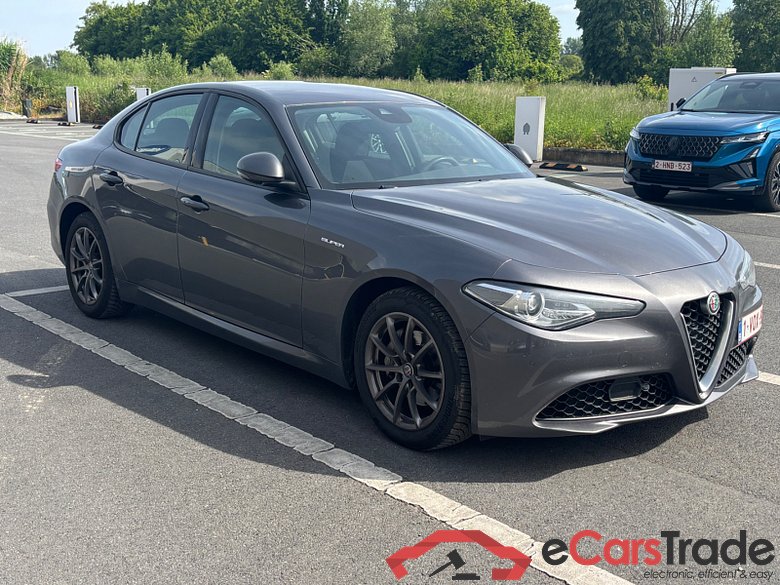 Alfa Romeo Giulia 2.2 MJD Super Aut. LED-Xenon KeylessGo Klima PDC ... #2