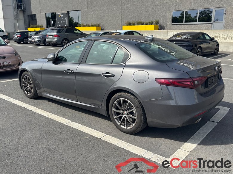Alfa Romeo Giulia 2.2 MJD Super Aut. LED-Xenon KeylessGo Klima PDC ... #4