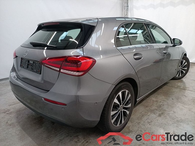 MERCEDES CLASSE A DIESEL (W177) A 180 d Business Solution 5d #2