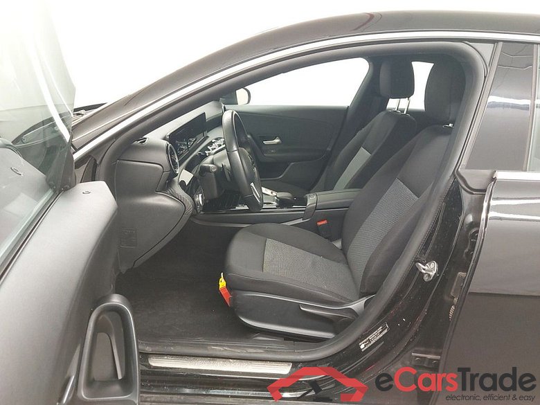 Mercedes-Benz CLA Shooting Brake CLA 180 Business Line 5d #3