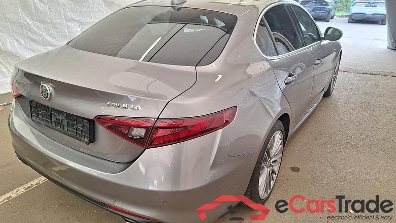 Giulia Super 2.2 JTDM 140KW AT8 E6d #2
