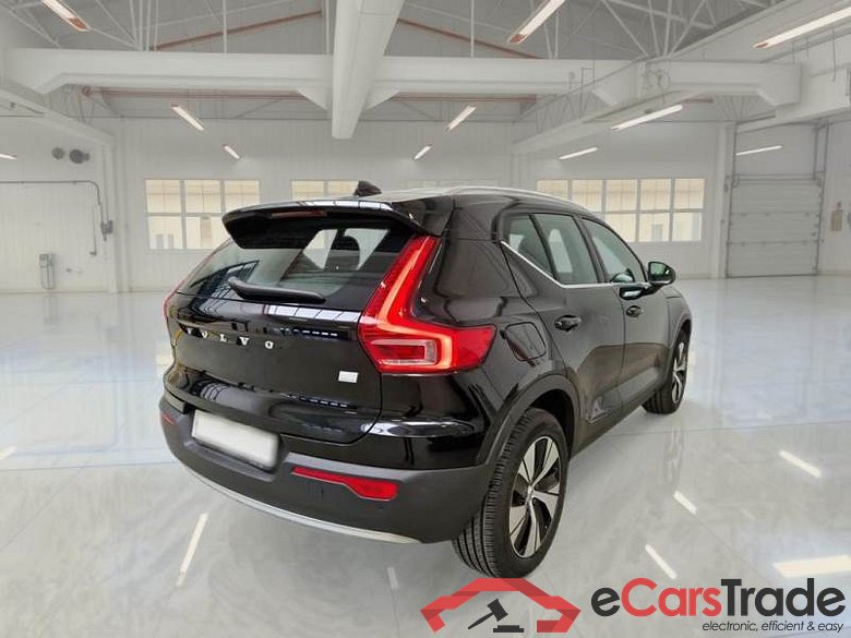 VOLVO XC40 / 2017 / 5P / SUV T4 PLUG-IN HYBRID AUTO RECH INSCRIP EXPR #2