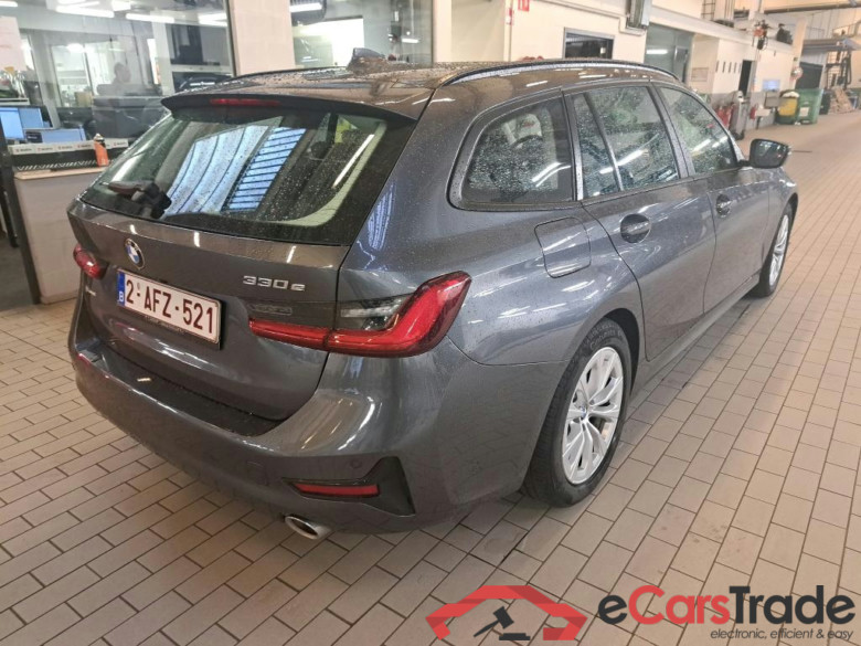 BMW - BMW 3 TOURING 330e 292PK Business Edition & Heated Seats & Driving Assistant & Active Cruise Control & Harman Kardon & Pano Roof & Electric Trailer Hook  * HYBRID * #2