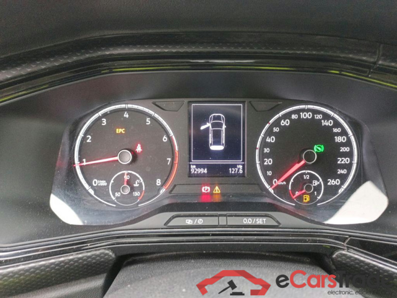 VOLKSWAGEN T-Cross / 2018 / 5P / todoterreno Advance 1.0 TSI 81kW (110CV) DSG (AC) #4