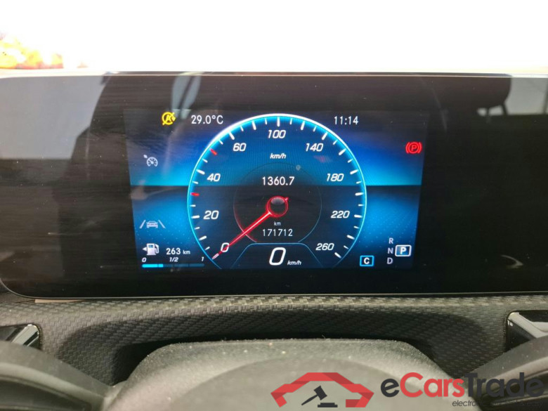 MERCEDES-BENZ Classe A Compact / 2018 / 5P / Berline A 180 d Business Line 8G-DCT #6