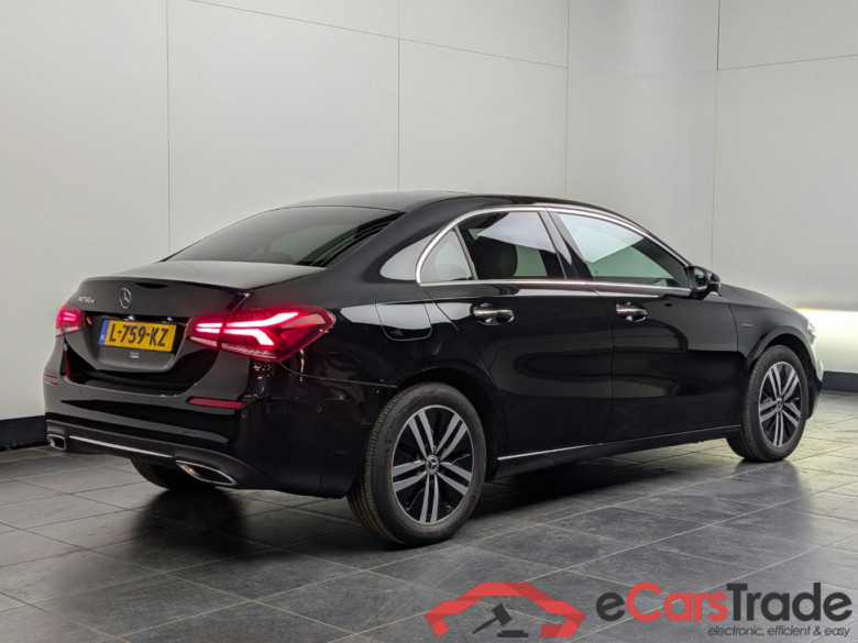 MERCEDES-BENZ A-KLASSE 250 e Bns Sol Luxury #3