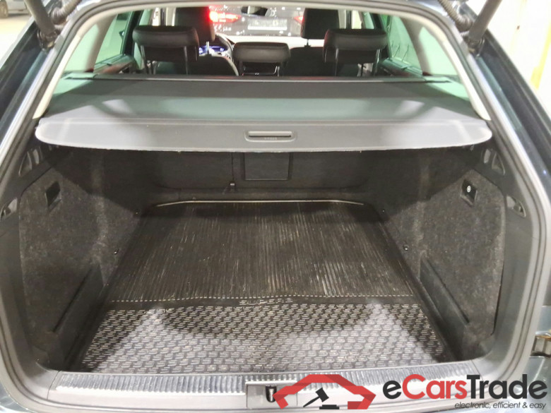 SKODA SUPERB COMBI DIESEL - 2019 1.6 CR TDi Style DSG #3