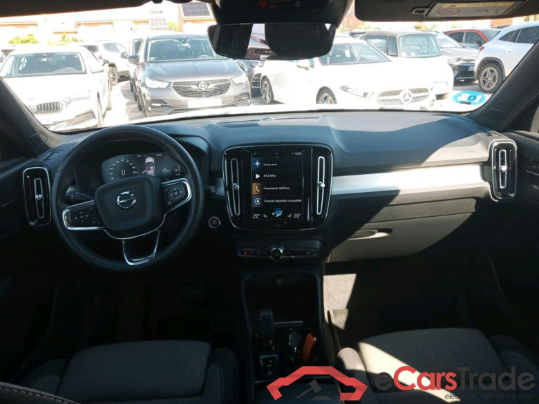 VOLVO XC40 / 2021 / 5P / todoterreno 1.5 T4 Recharge PHEV Plus Dark Auto #3