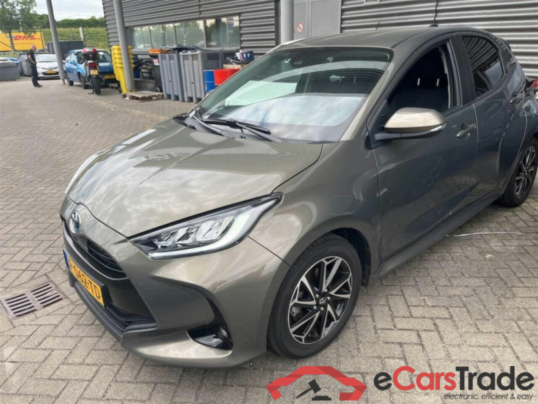 TOYOTA YARIS 1.5 Hybrid Dynamic #1
