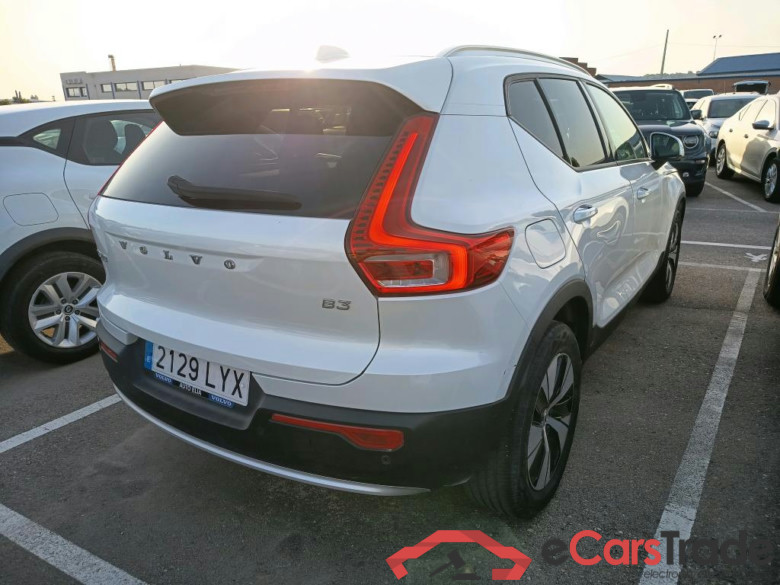 VOLVO XC40 / 2021 / 5P / todoterreno 2.0 B3 G Core Auto #2