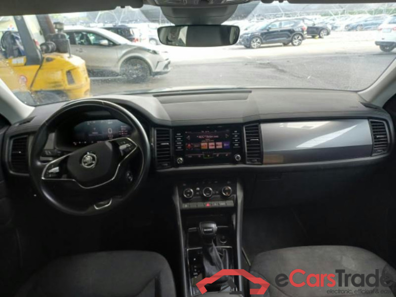 SKODA KODIAQ / 2021 / 5P / SUV 1.5 TSI ACT AMBITION DSG 7P #3