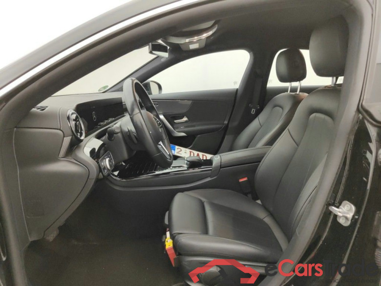 Mercedes-Benz CLA Shooting Brake CLA 180 Luxury Line 5d #3