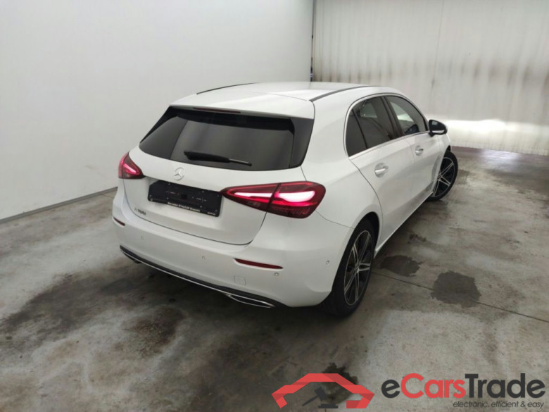 Mercedes-Benz A-Klasse A 180 Luxury Line 5d #2