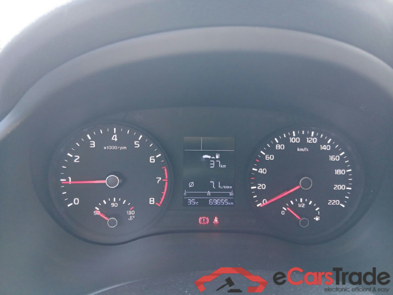 KIA Stonic / 2017 / 5P / todoterreno 1.0 T-GDi 74kW (100CV) Drive #4