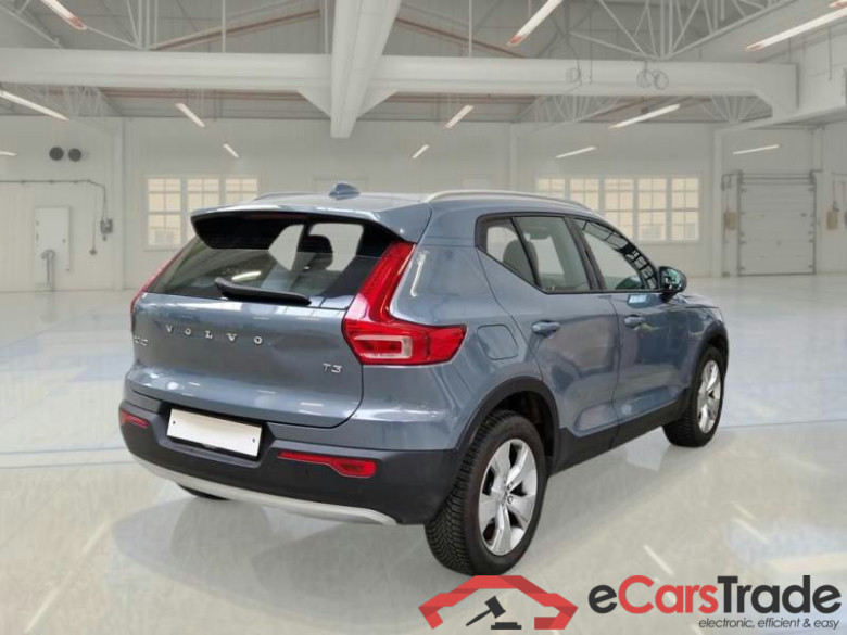 VOLVO XC40 / 2017 / 5P / SUV T3 MOMENTUM PRO #2