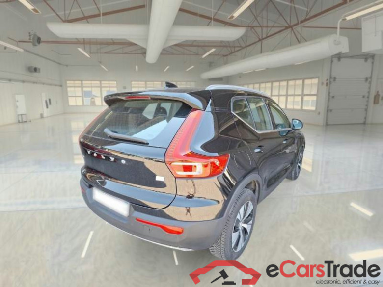 VOLVO XC40 / 2017 / 5P / SUV T5 PLUG-IN HYBRID AUTO RECH INSCRIP EXPR #2