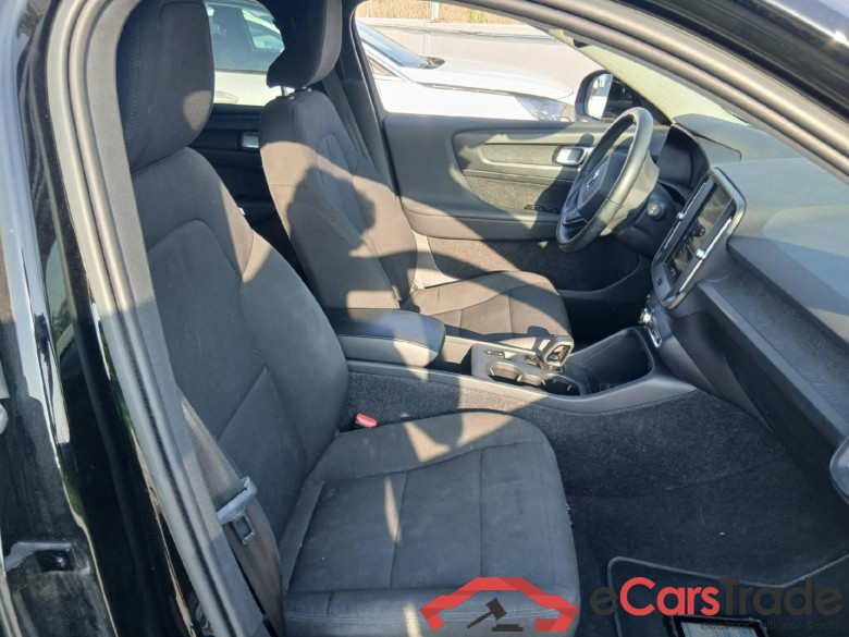 VOLVO XC40 / 2017 / 5P / todoterreno 1.5 T2 Momentum Core Auto #6