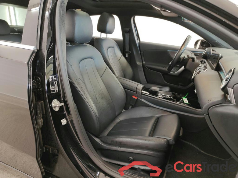 Mercedes-Benz A-Klasse Limousine A 180 7G-DCT Business Solution Luxury 4d + Pano #3