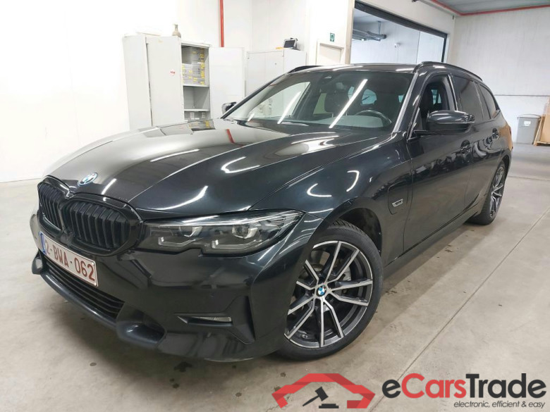 BMW - BMW 3 TOURING 320e 204PK Sport Pack Business Plus & Comfort With Vernasca Leather & Driving Assistant & Parking Assistant Pack Plus * HYBRID *
