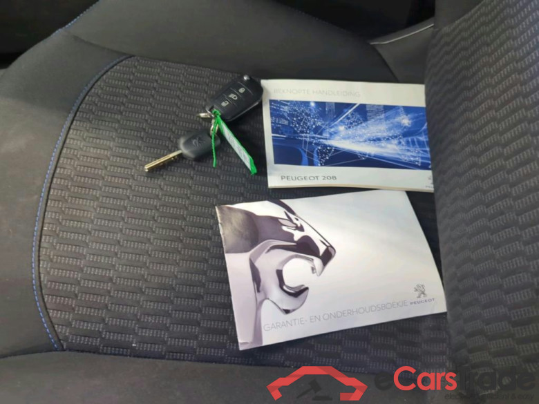 Peugeot 208 Signature 1.2 PureTech 82 5d #4