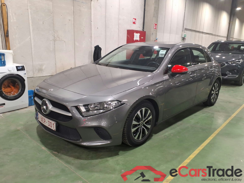 MERCEDES-BENZ A-CLASS 1.3 A 180 ESSENTIAL LINE DCT #1