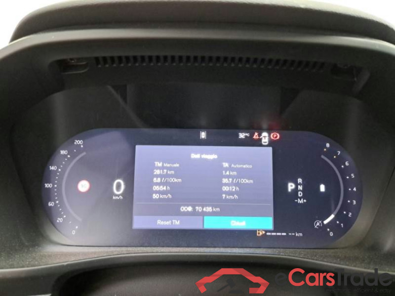 VOLVO XC40 / 2021 / 5P / SUV B3 AUTOMATICO PLUS DARK #4