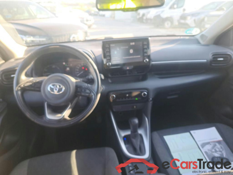TOYOTA Yaris / 2020 / 5P / berlina con portón 1.5 120H Active Tech #3