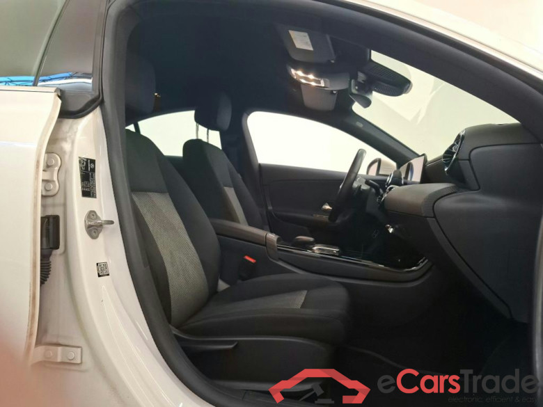 Mercedes-Benz CLA CLA 200 DCT Business Line 4d #3